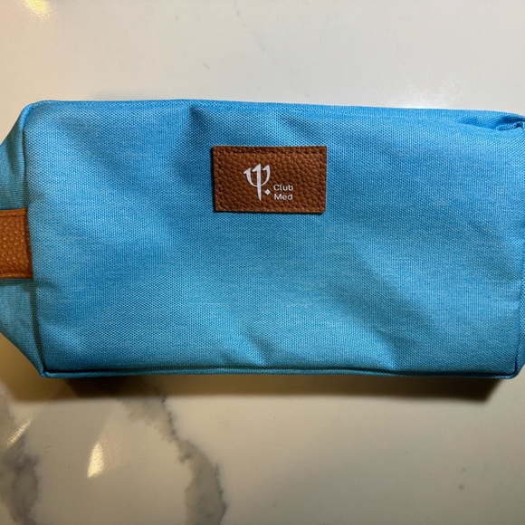 Toiletry bag Club Med - Picture 7 of 11
